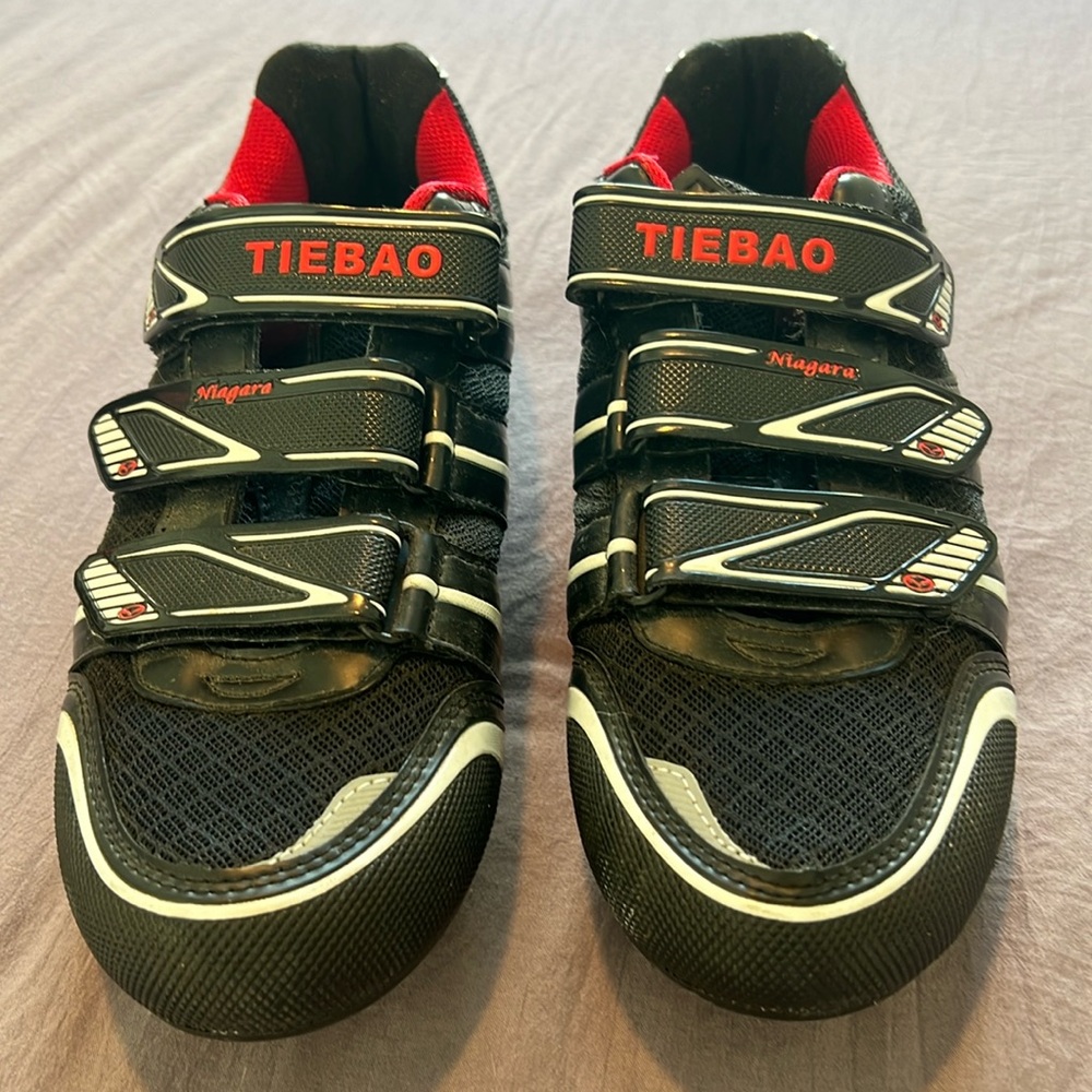 Men’s clip cycling shoes